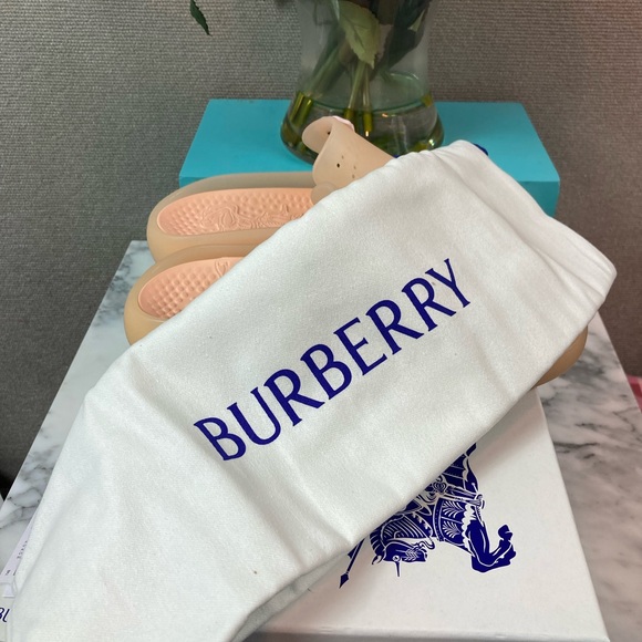 NWT Burberry Rubber Marshmallow Stingray Women’s Slides EU Size 37 - US 6.5 - Picture 9 of 9
